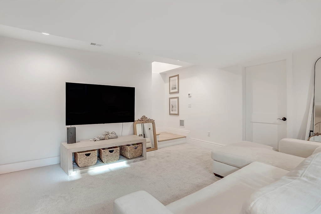 646 Webster Street, Unit 646 Needham, MA 02492 - Photo 21 of 32