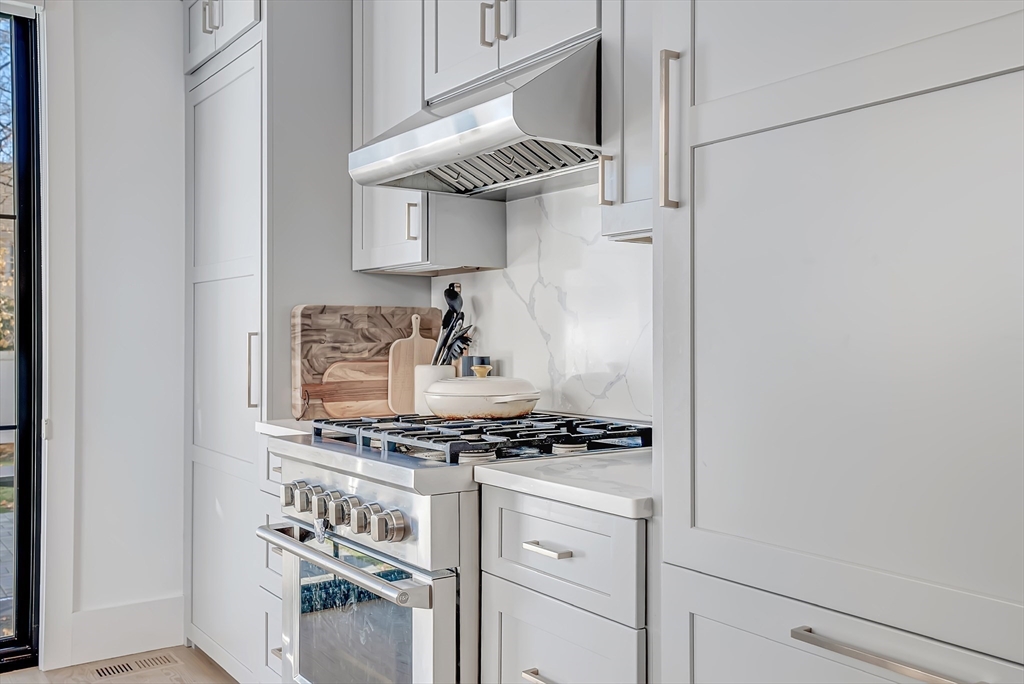 646 Webster Street, Unit 646 Needham, MA 02492 - Photo 8 of 32