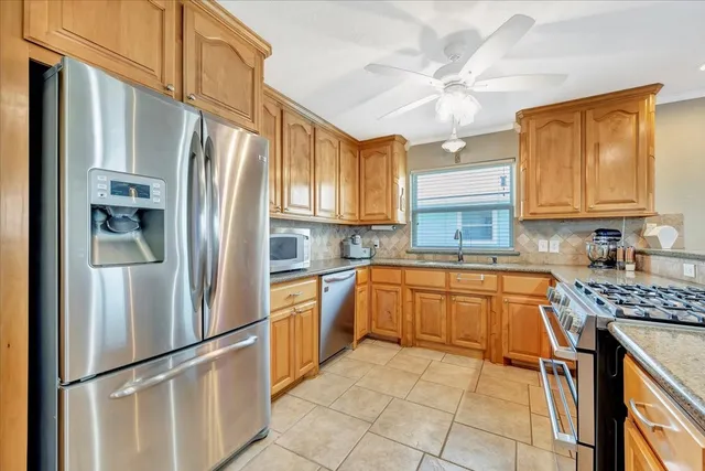 $539,000 | 28 Dolphin Street, Bayou Vista, TX 77563