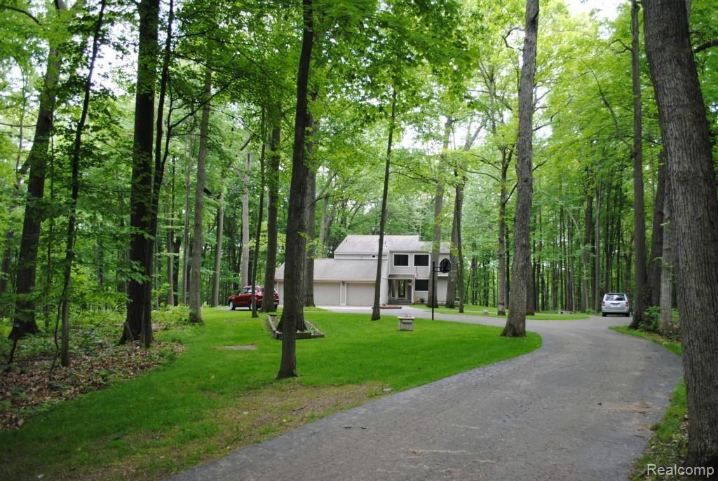 6851 Rattalee Lake Road Clarkston, MI 48348 - Photo 3 of 39 3.JPG