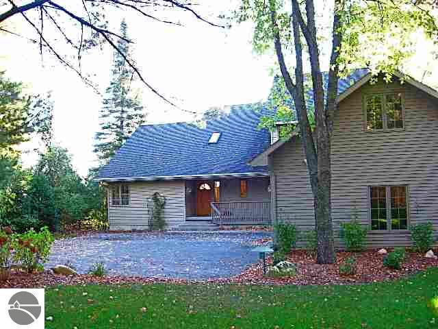 9470 Larsen Road Williamsburg, MI 49690 - Photo 3 of 12 1705037-2.JPG