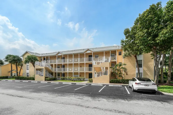 $255,000 | 6283 La Costa Drive, Unit E, Boca Raton, FL 33433