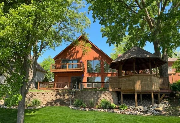 $789,000 | 155 North Shore Drive, Lake Waukomis, MO 64151