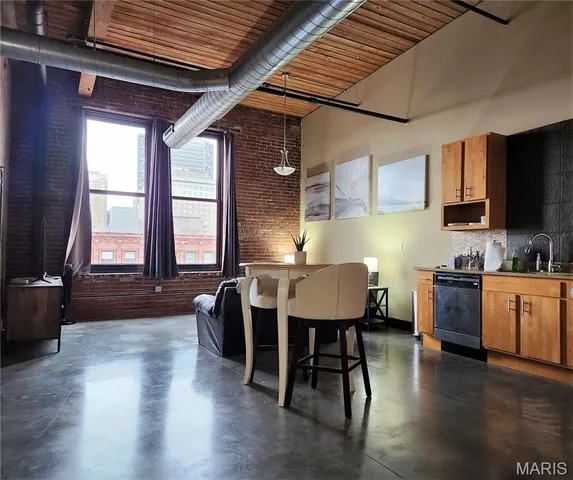 $515,000 | 1113 Washington Avenue, Unit 713, St. Louis, MO 63101