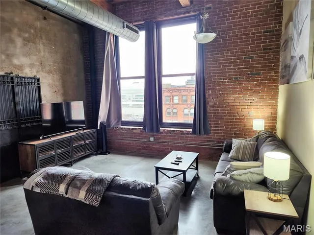 $515,000 | 1113 Washington Avenue, Unit 713, St. Louis, MO 63101