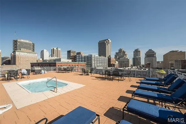 $515,000 | 1113 Washington Avenue, Unit 713, St. Louis, MO 63101