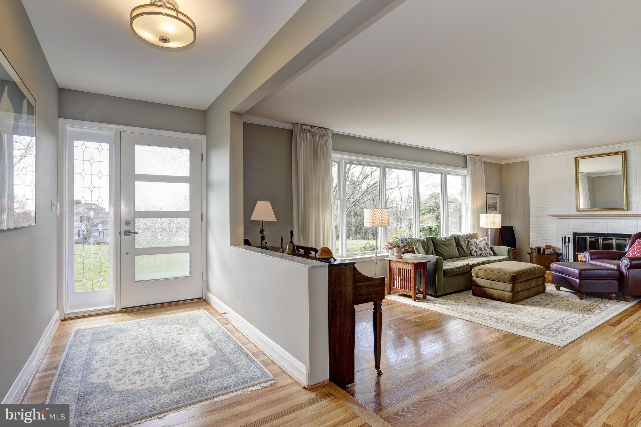4606 Langshire Road Baldwin, MD 21013 - Photo 2 of 34 Bright sun lit open design.