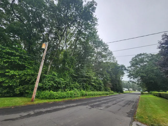 $84,000 | 55 Corey Lane, East Lyme, CT 06357