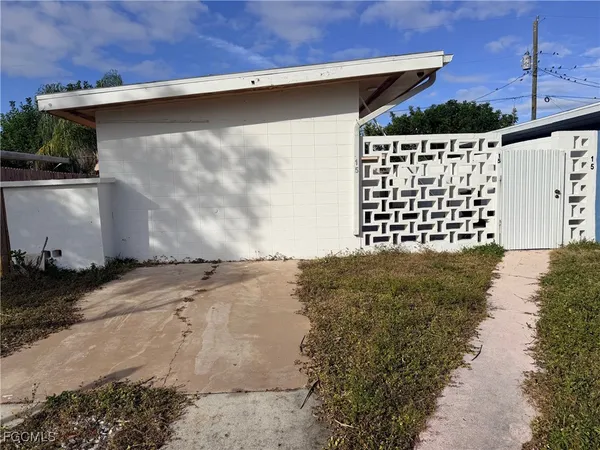 $1,400 | 15 Vineyard Street, Lehigh Acres, FL 33936