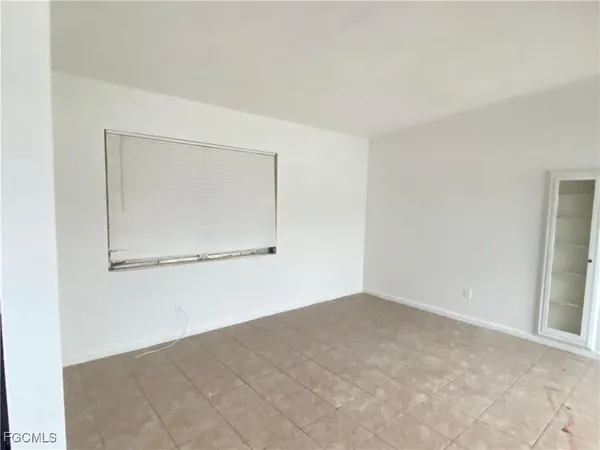 $1,400 | 15 Vineyard Street, Lehigh Acres, FL 33936