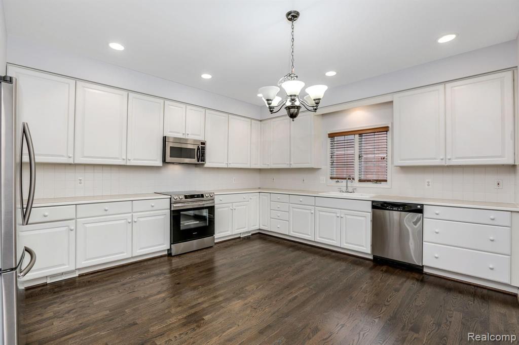 1110 Vernier Road Grosse Pointe Woods, MI 48236 - Photo 6 of 33