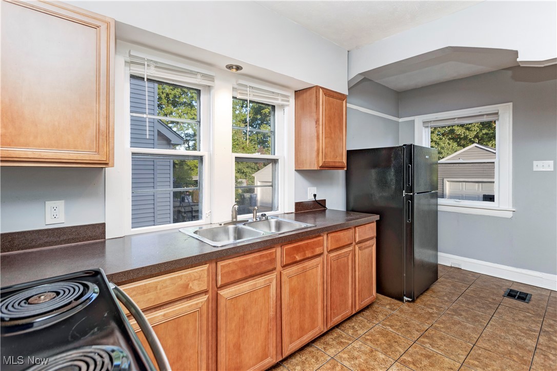 3243 Yorkshire Road Cleveland, OH 44118 - Photo 4 of 35 Gallery Image 4