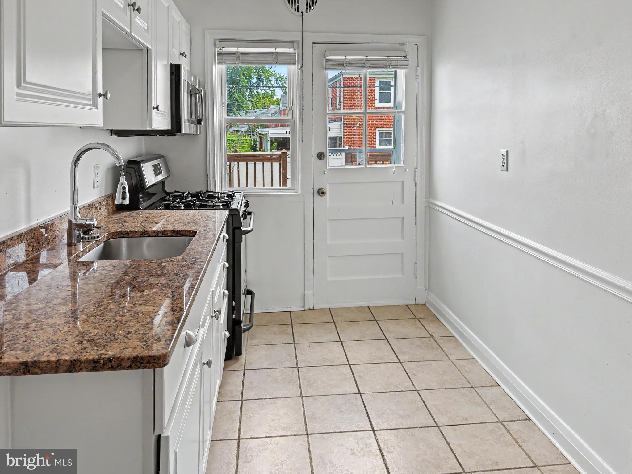 211 Cherrydell Road Catonsville, MD 21228 - Photo 3 of 13 Gallery Image 3