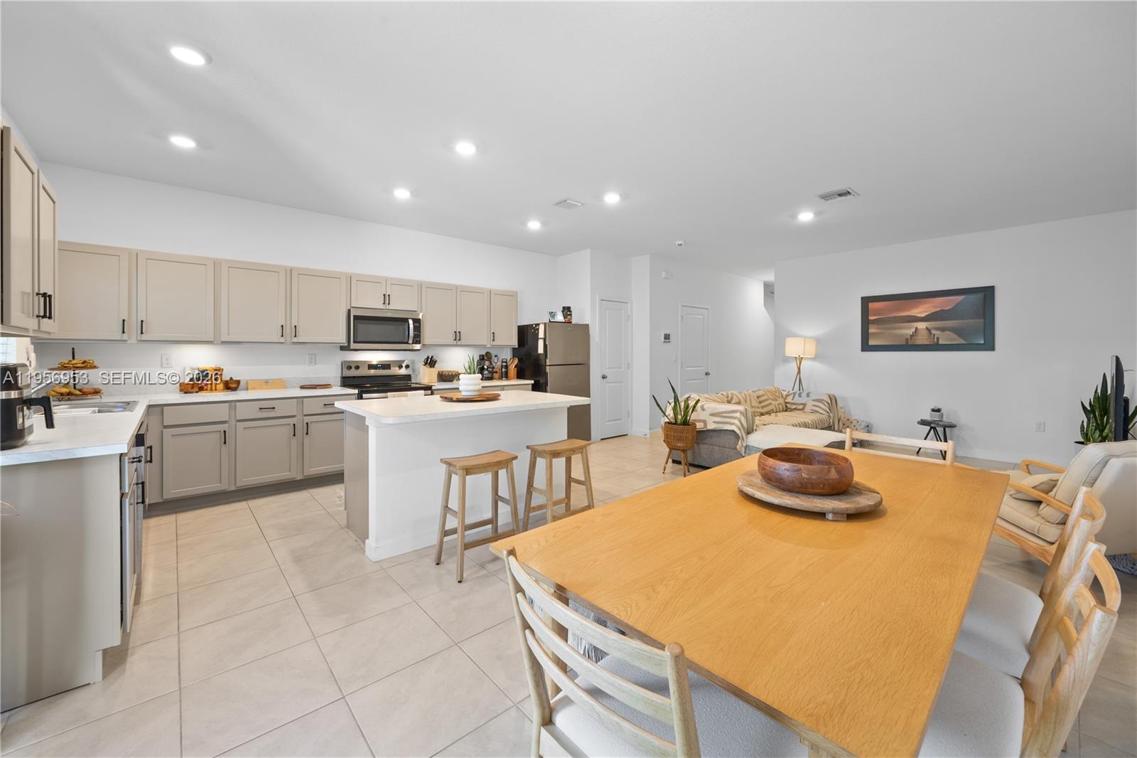 369 Northwest 8th Court Pompano Beach, FL 33060 - Photo 12 of 31