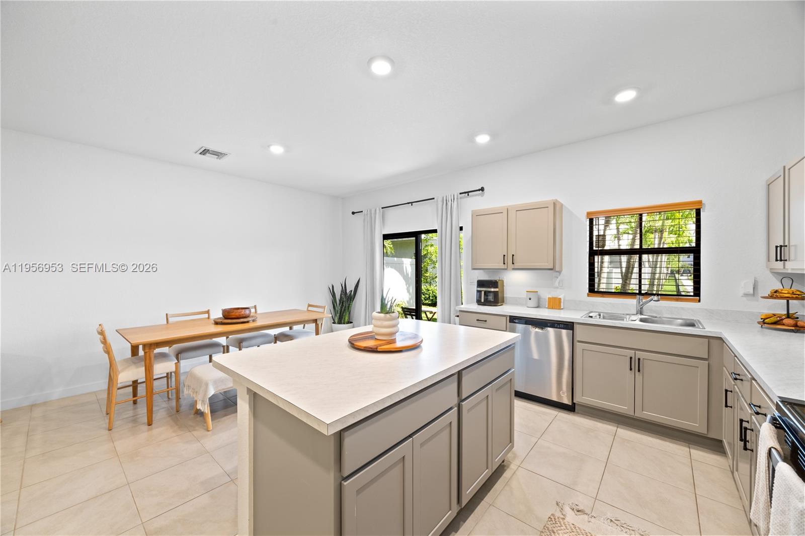 369 Northwest 8th Court Pompano Beach, FL 33060 - Photo 16 of 31