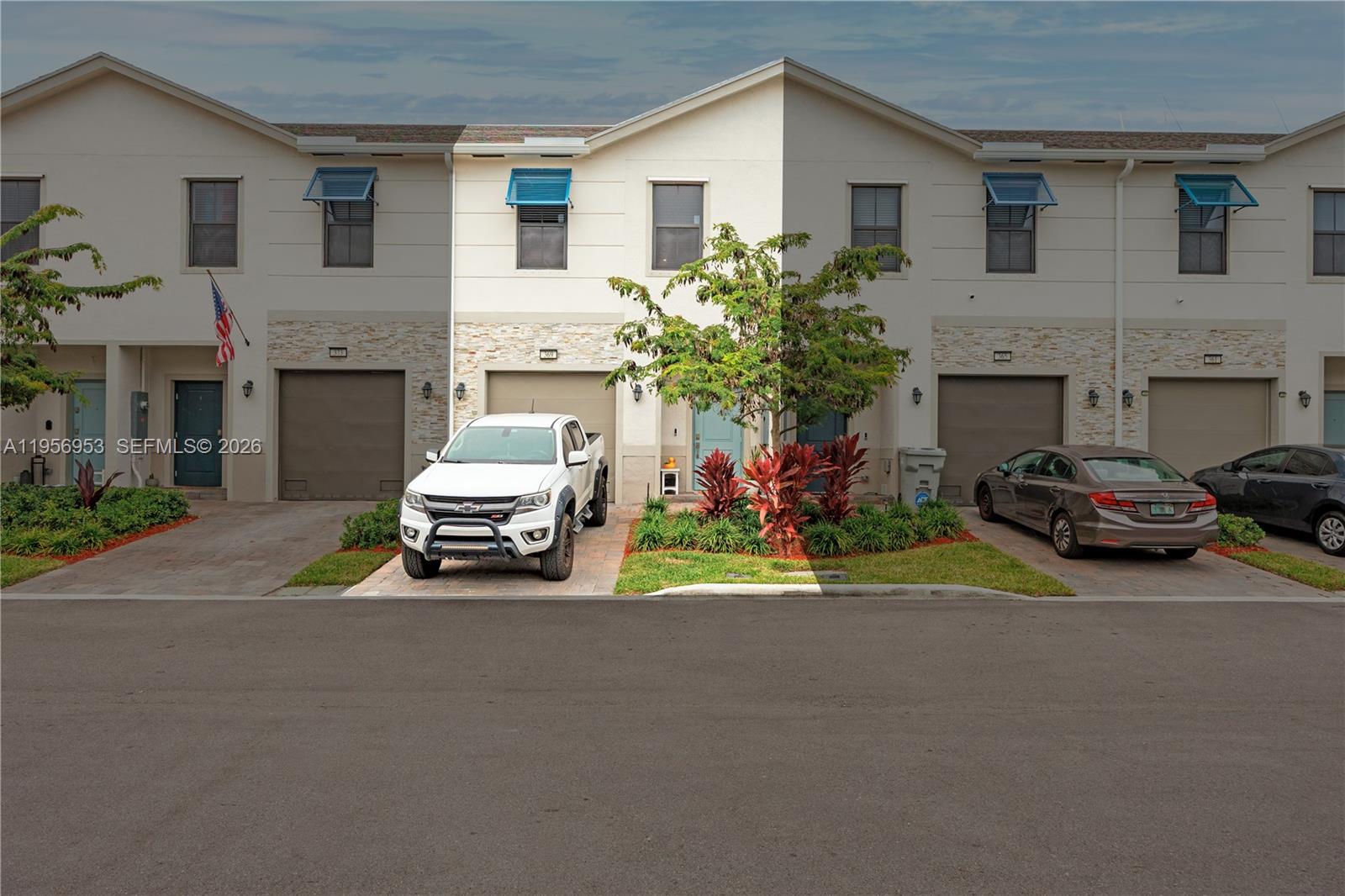 369 Northwest 8th Court Pompano Beach, FL 33060 - Photo 2 of 31