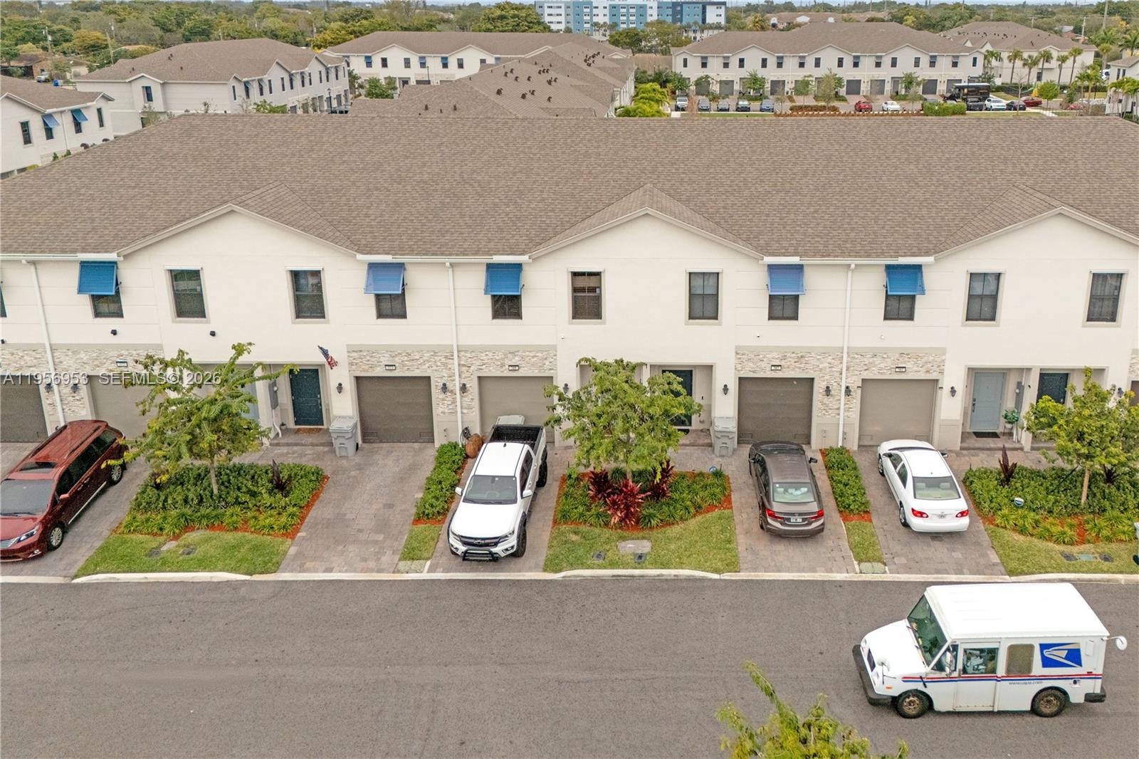 369 Northwest 8th Court Pompano Beach, FL 33060 - Photo 5 of 31