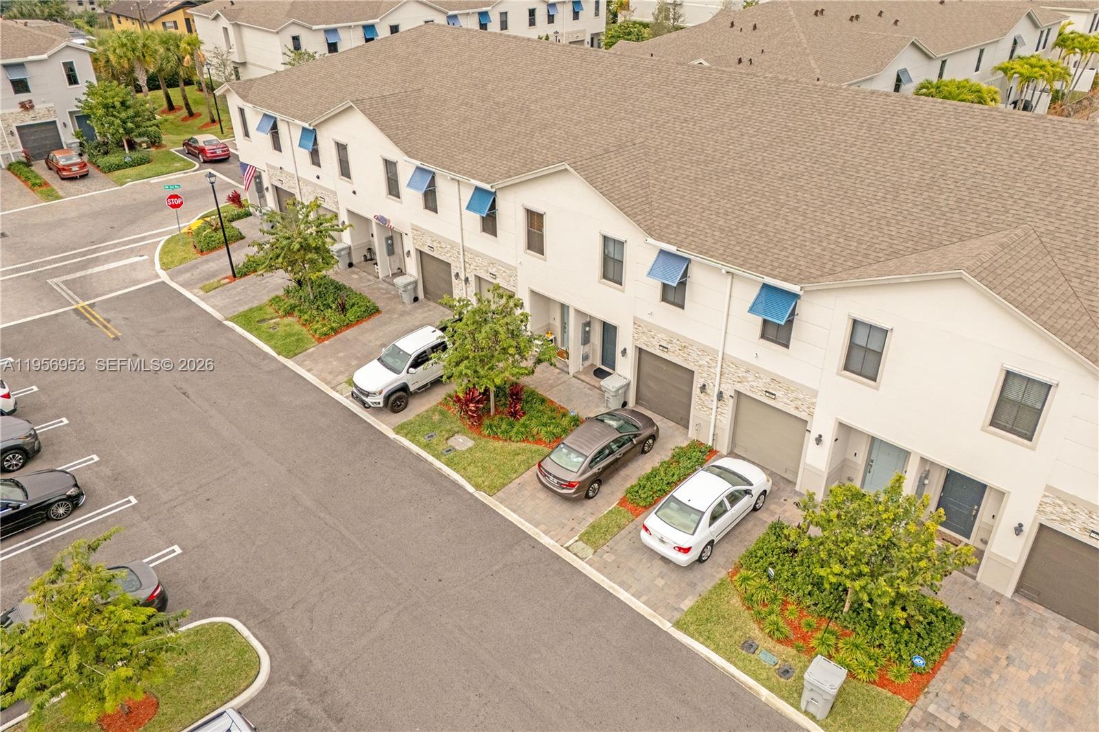 369 Northwest 8th Court Pompano Beach, FL 33060 - Photo 6 of 31