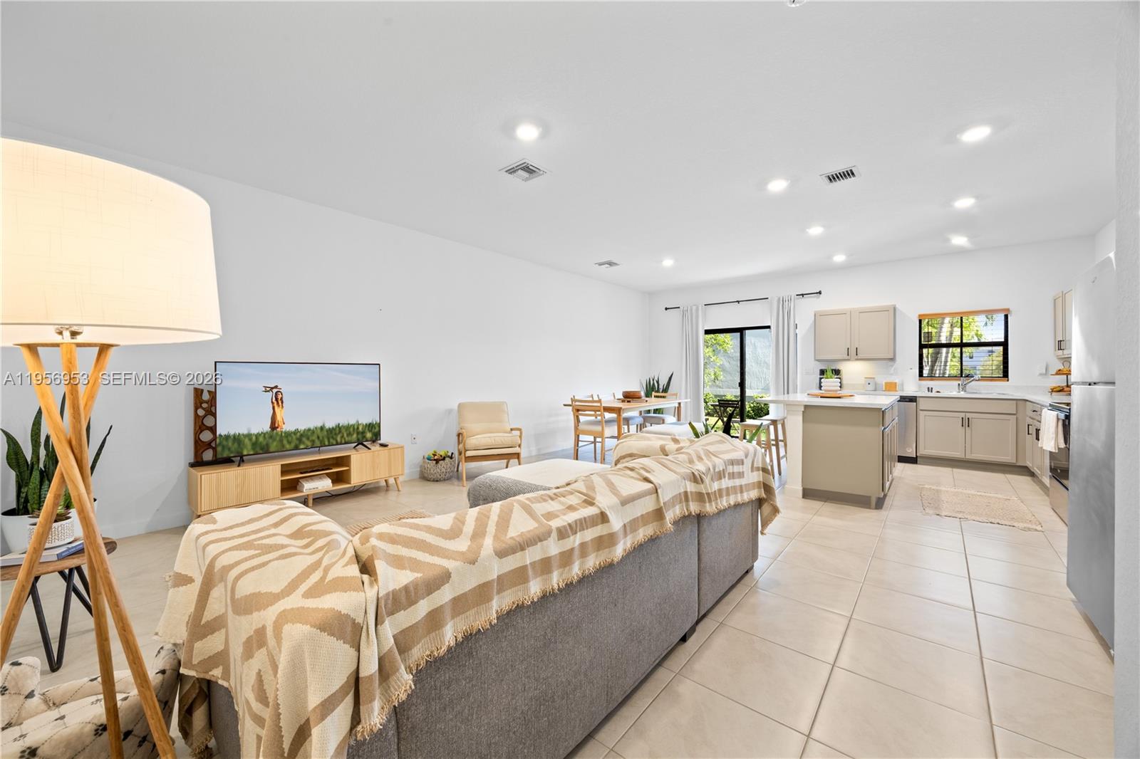 369 Northwest 8th Court Pompano Beach, FL 33060 - Photo 8 of 31