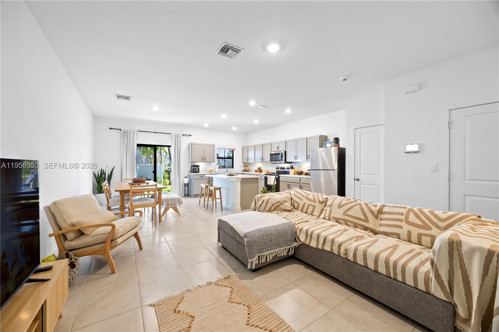 369 Northwest 8th Court Pompano Beach, FL 33060 - Photo 10 of 31