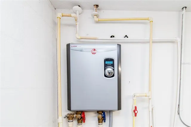 a view of a large yard with large trees