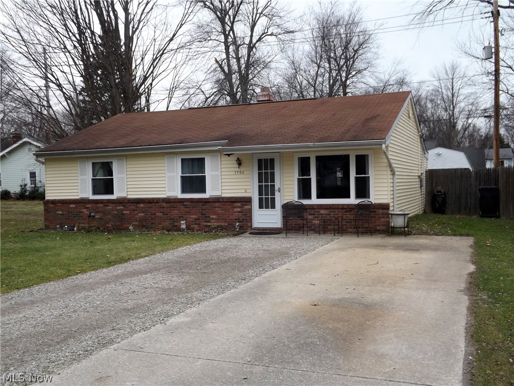 1704 Falkirk Road Madison, OH 44057 - Photo 1 of 26