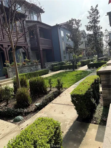 a view of a yard and front view of a apartment
