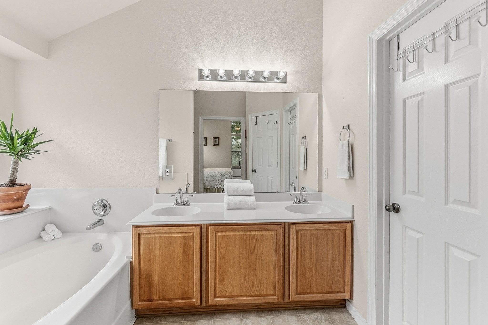 273 Sunset Path South Conroe, TX 77316 - Photo 22 of 45 Spacious and clean, walk-in closet to the right.