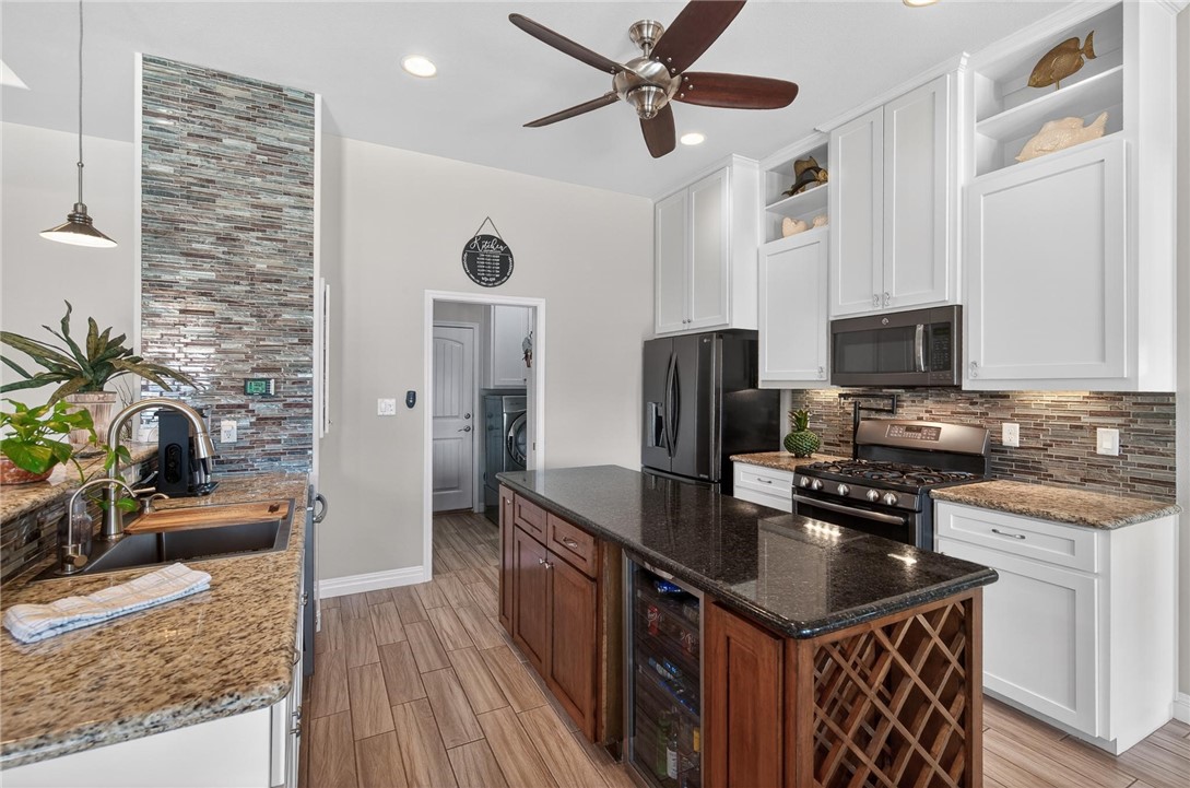 15614 Cuttysark Street Corpus Christi, TX 78418 - Photo 10 of 40 Kitchen w/ Gas cooktop and wine fridge