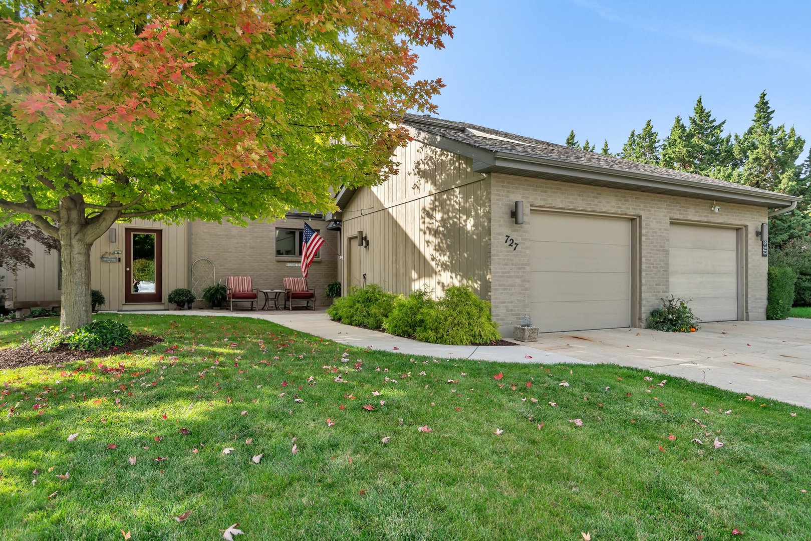 727 South Raven Road Shorewood, IL 60404 - Photo 2 of 36 a front view of a house with a yard and garage