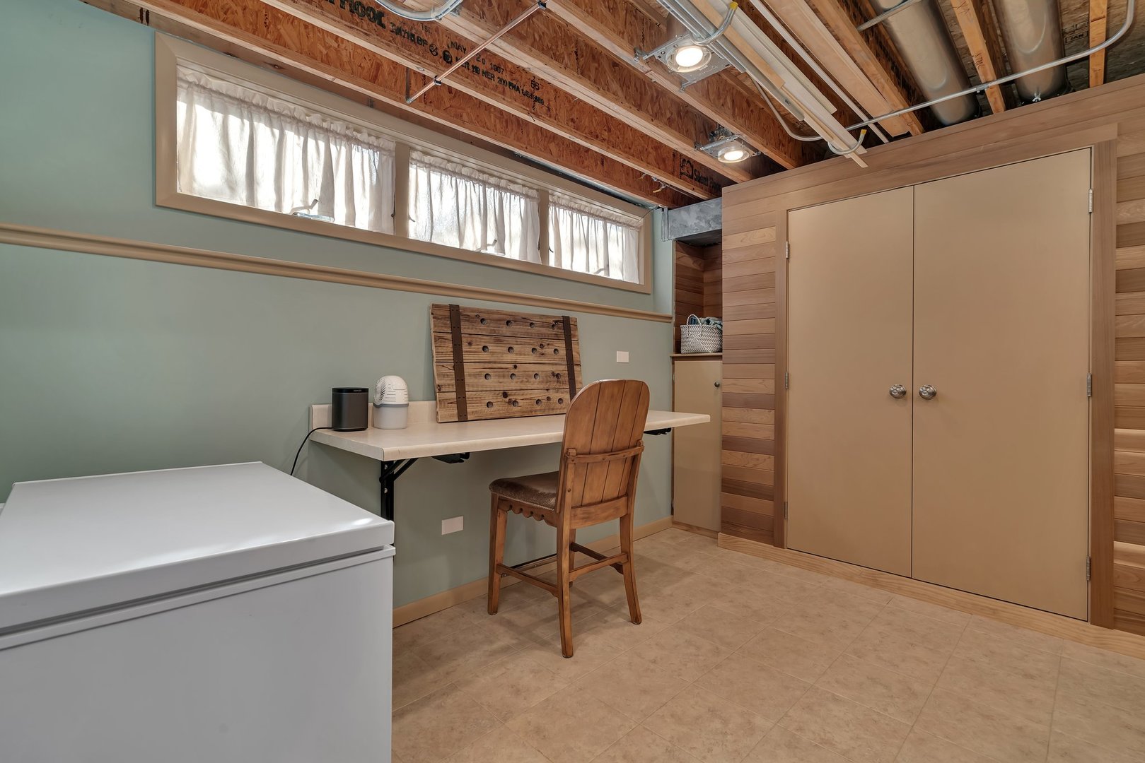 727 South Raven Road Shorewood, IL 60404 - Photo 29 of 36 a workspace with furniture and windows