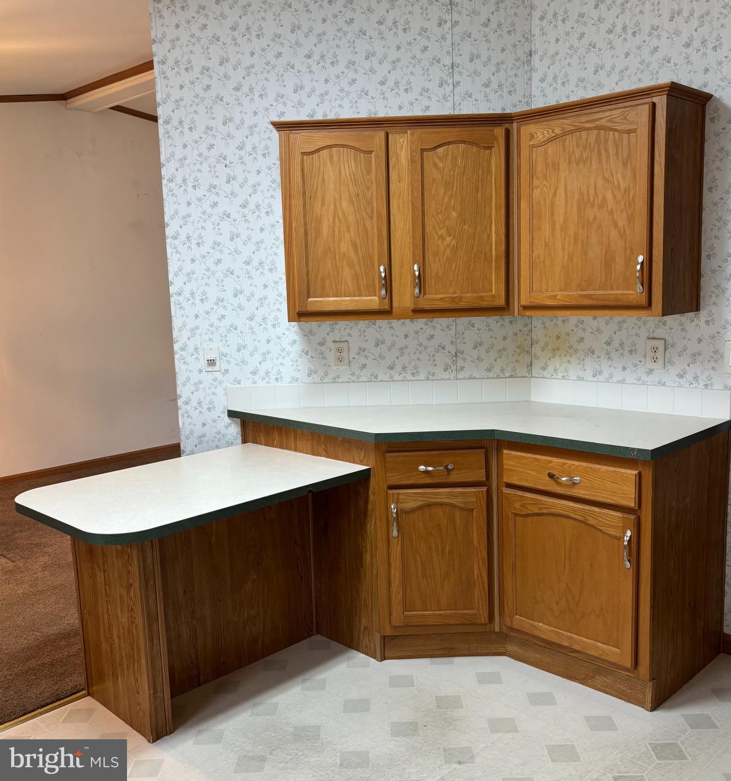104 Boyer Road Royersford, PA 19468 - Photo 6 of 27 Kitchen desk area or breakfast for two