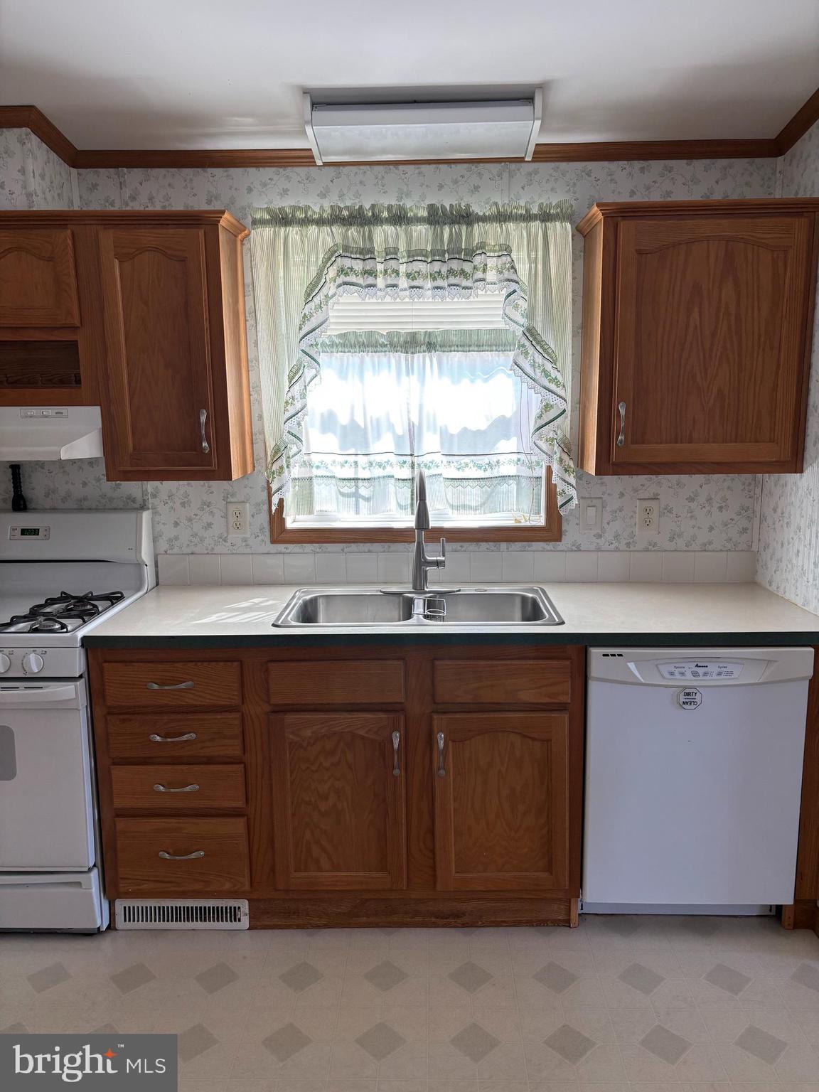 104 Boyer Road Royersford, PA 19468 - Photo 8 of 27 Bright Kitchen w/double sink & kitchen window