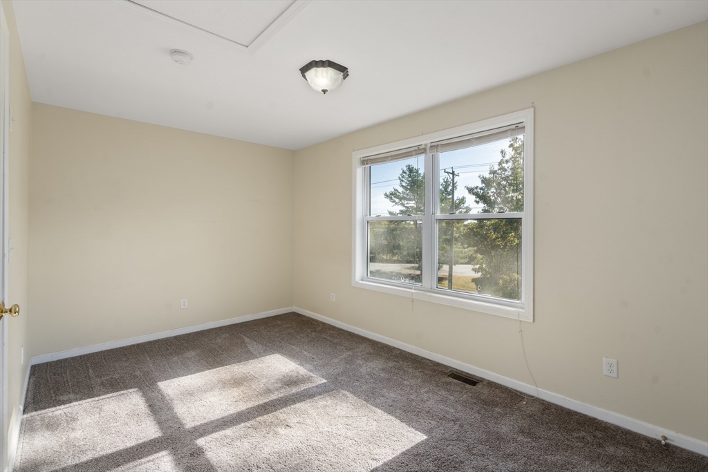 190 Old Road Dracut, MA 01826 - Photo 12 of 36 an empty room with windows