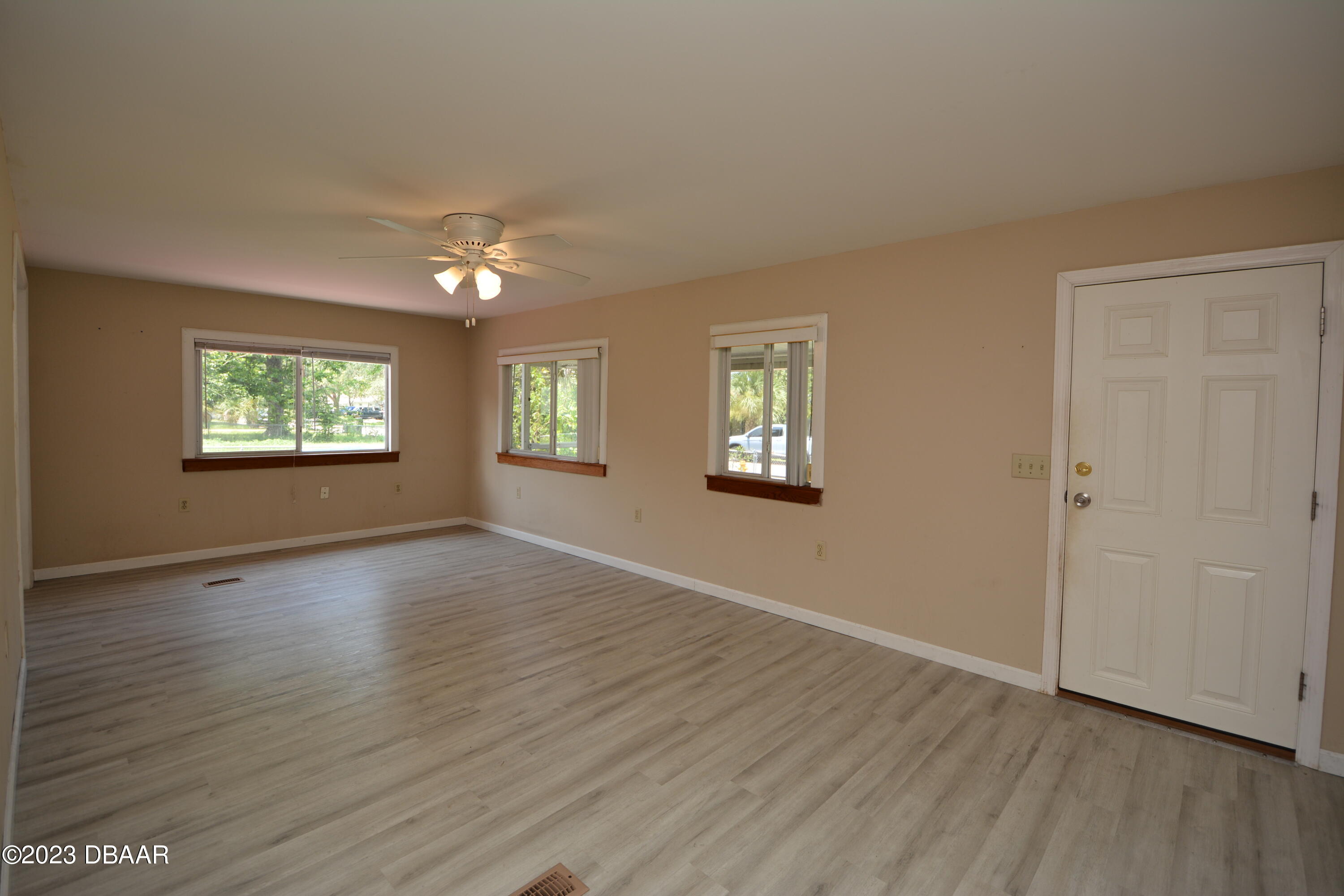 488 Bryant Street Ormond Beach, FL 32174 - Photo 4 of 37 DSC_1655