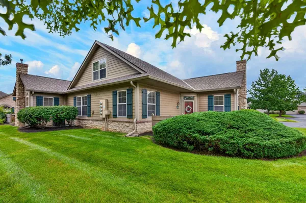 $379,900 | 7434 Falls View Circle, Delaware, OH 43015