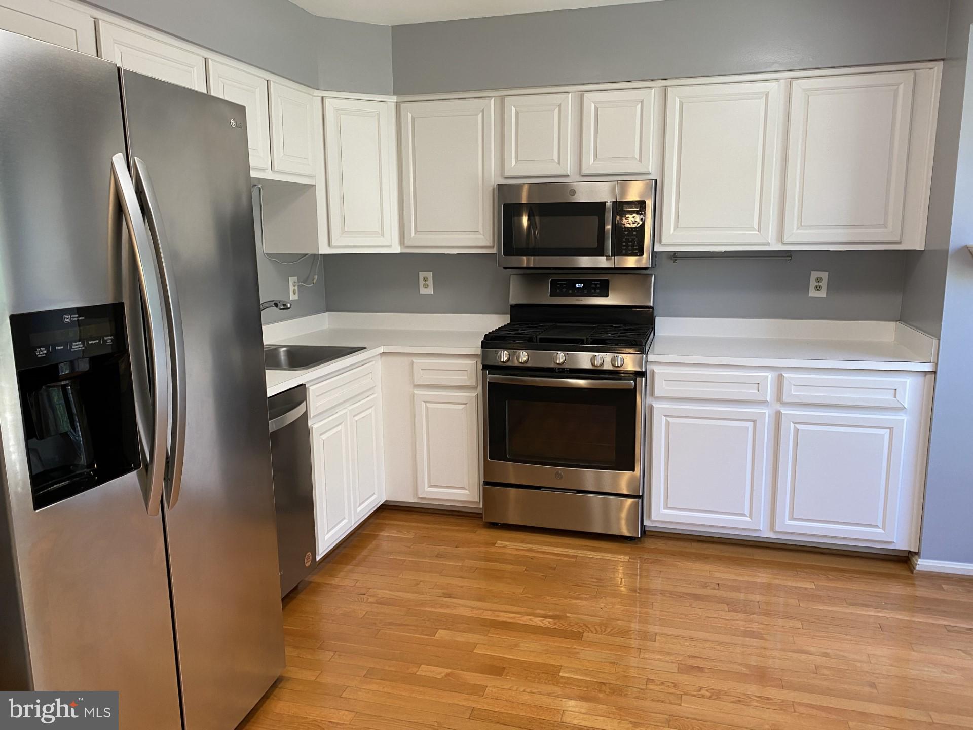 6357 English Ivy Way Springfield, VA 22152 - Photo 3 of 23 Stainless Steel appliances