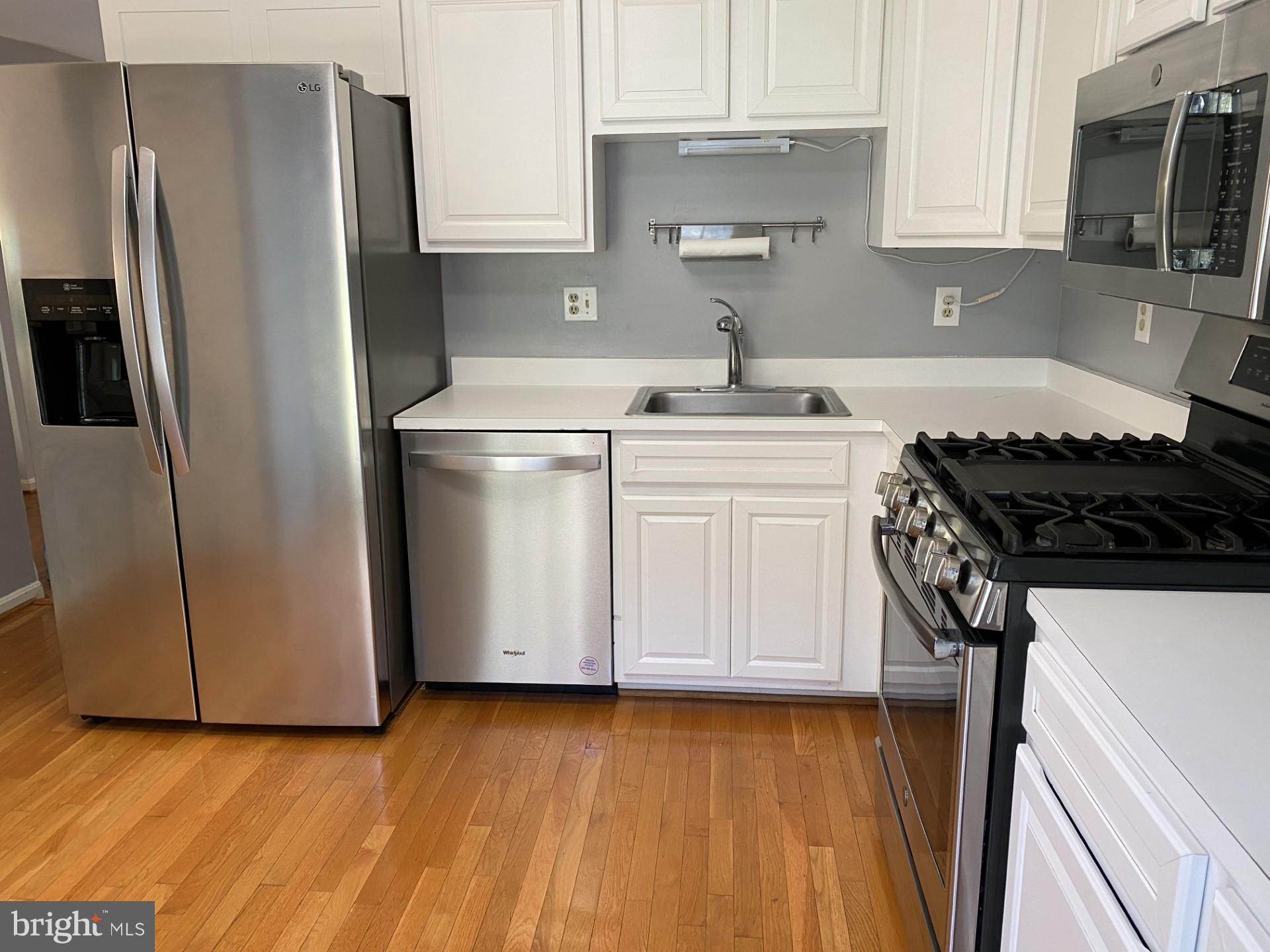 6357 English Ivy Way Springfield, VA 22152 - Photo 4 of 23 Fridge has water dispenser and ice maker