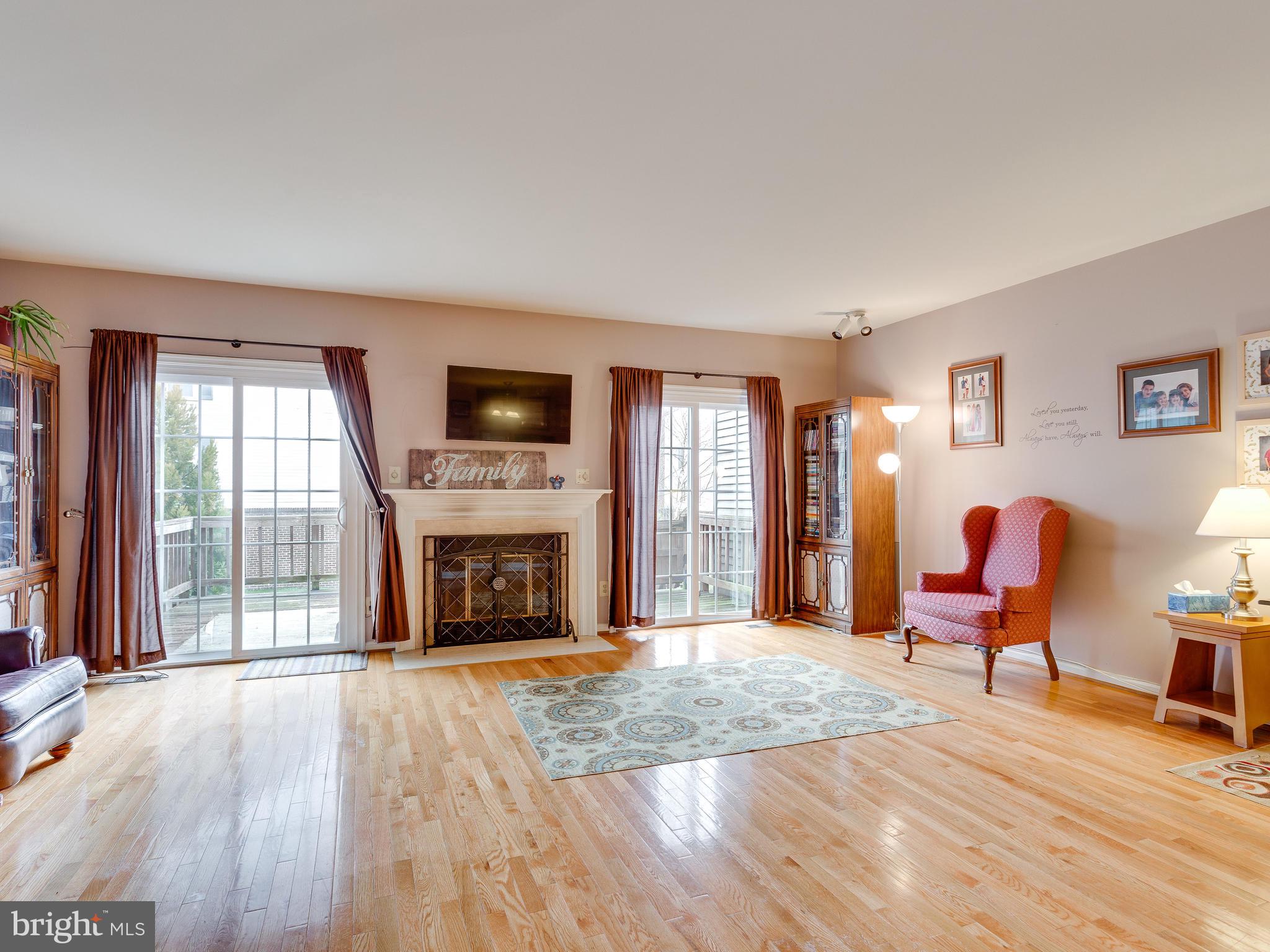 6357 English Ivy Way Springfield, VA 22152 - Photo 8 of 23 Living Room