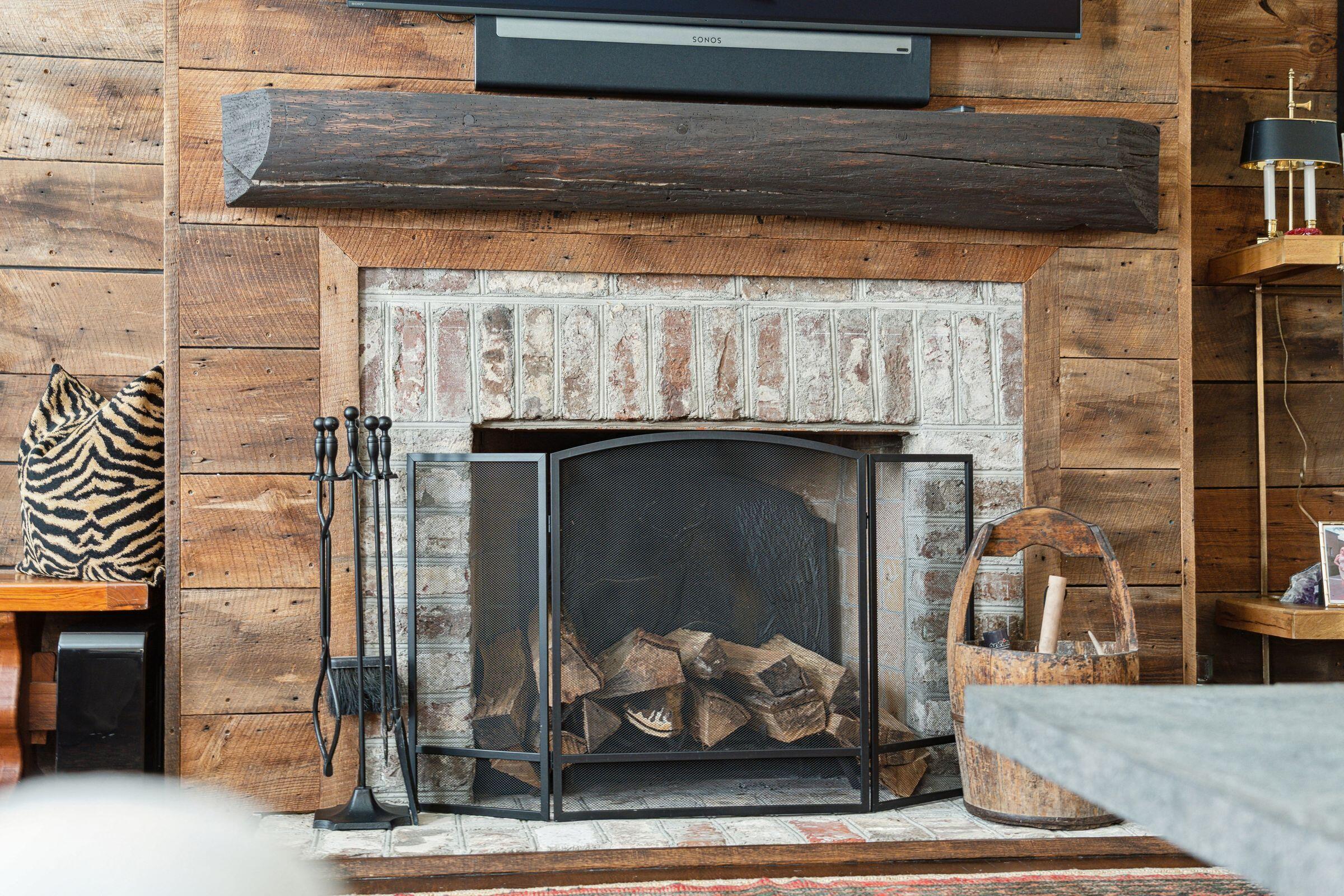 1446 Burningtree Road Charleston, SC 29412 - Photo 7 of 43 Fireplace