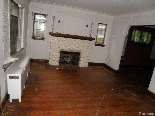5526 Yorkshire Road Detroit, MI 48224 - Photo 3 of 9 living room