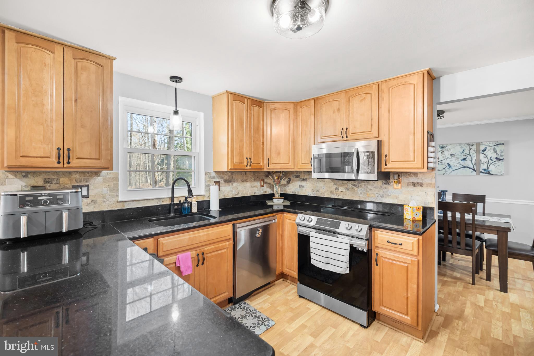 8274 Raindrop Way Springfield, VA 22153 - Photo 12 of 55