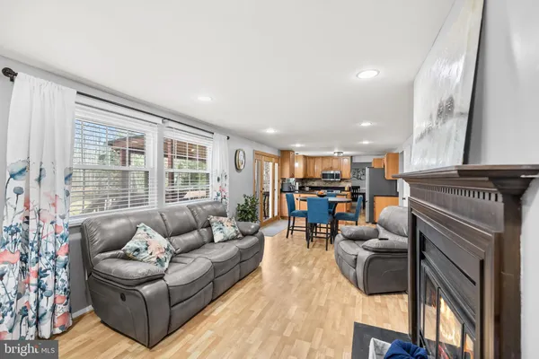 $780,000 | 8274 Raindrop Way, Springfield, VA 22153