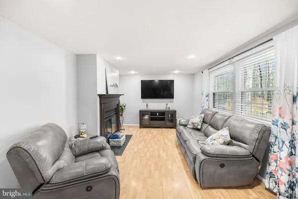 $780,000 | 8274 Raindrop Way, Springfield, VA 22153