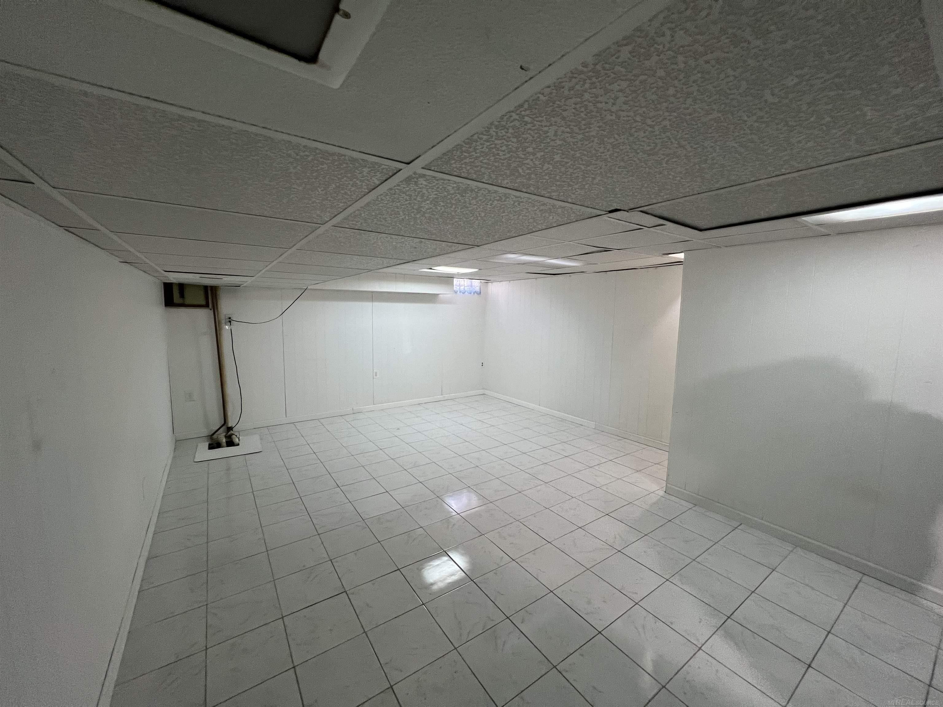 4300 15 Mile Road Sterling Heights, MI 48310 - Photo 19 of 26 50137184-74812d7a-60f4-4342-83d2-3afcd74fb48d.JPG