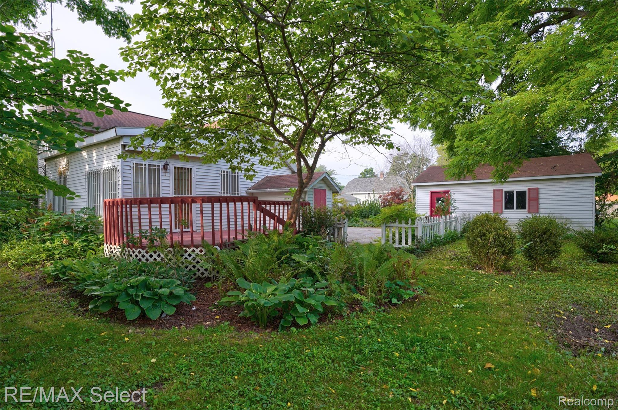 2742 Miller Road Flint, MI 48503 - Photo 2 of 35 2742 Miller Road 16.jpg