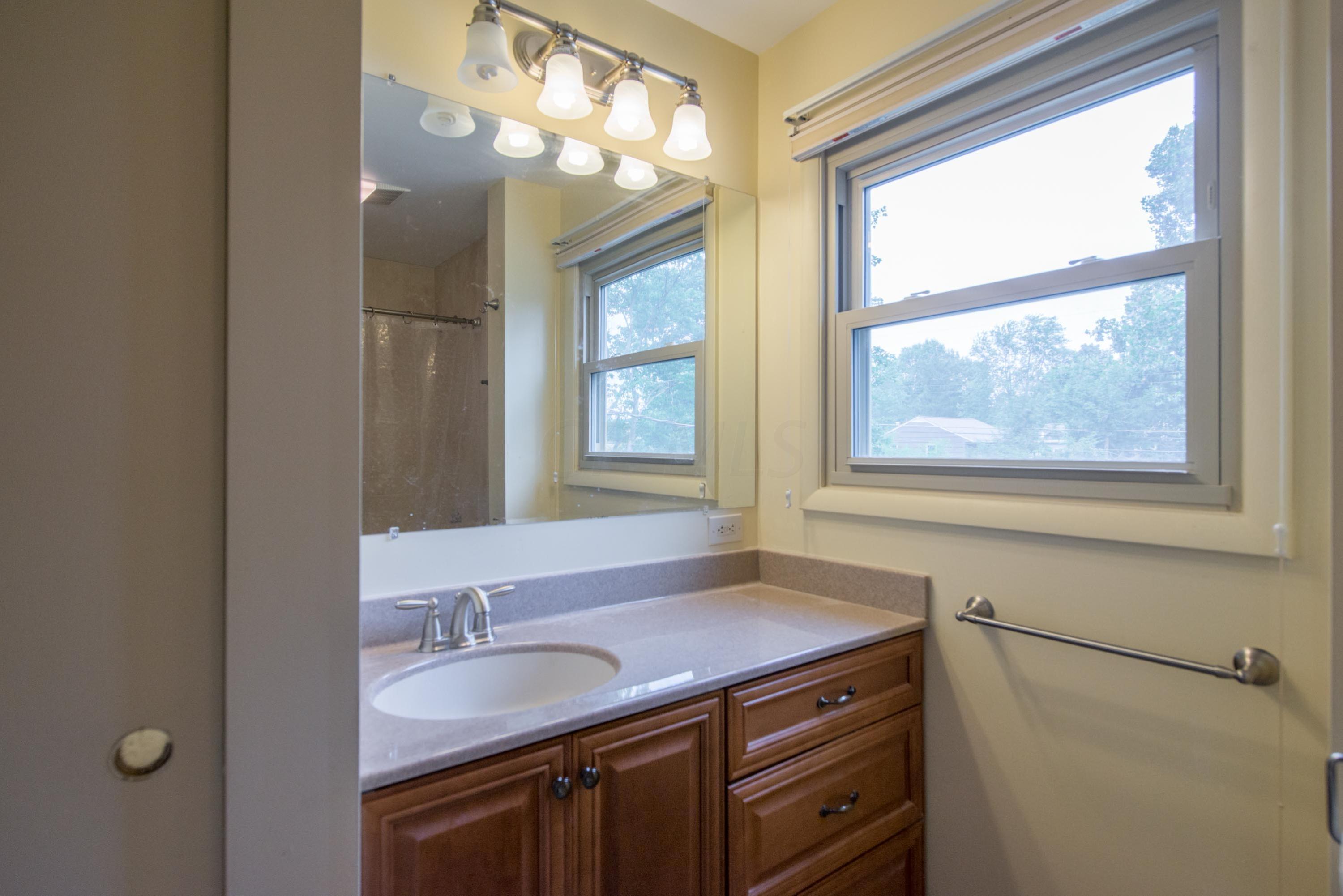 1088 Bernard Road Columbus, OH 43221 - Photo 20 of 36 Gallery Image 20
