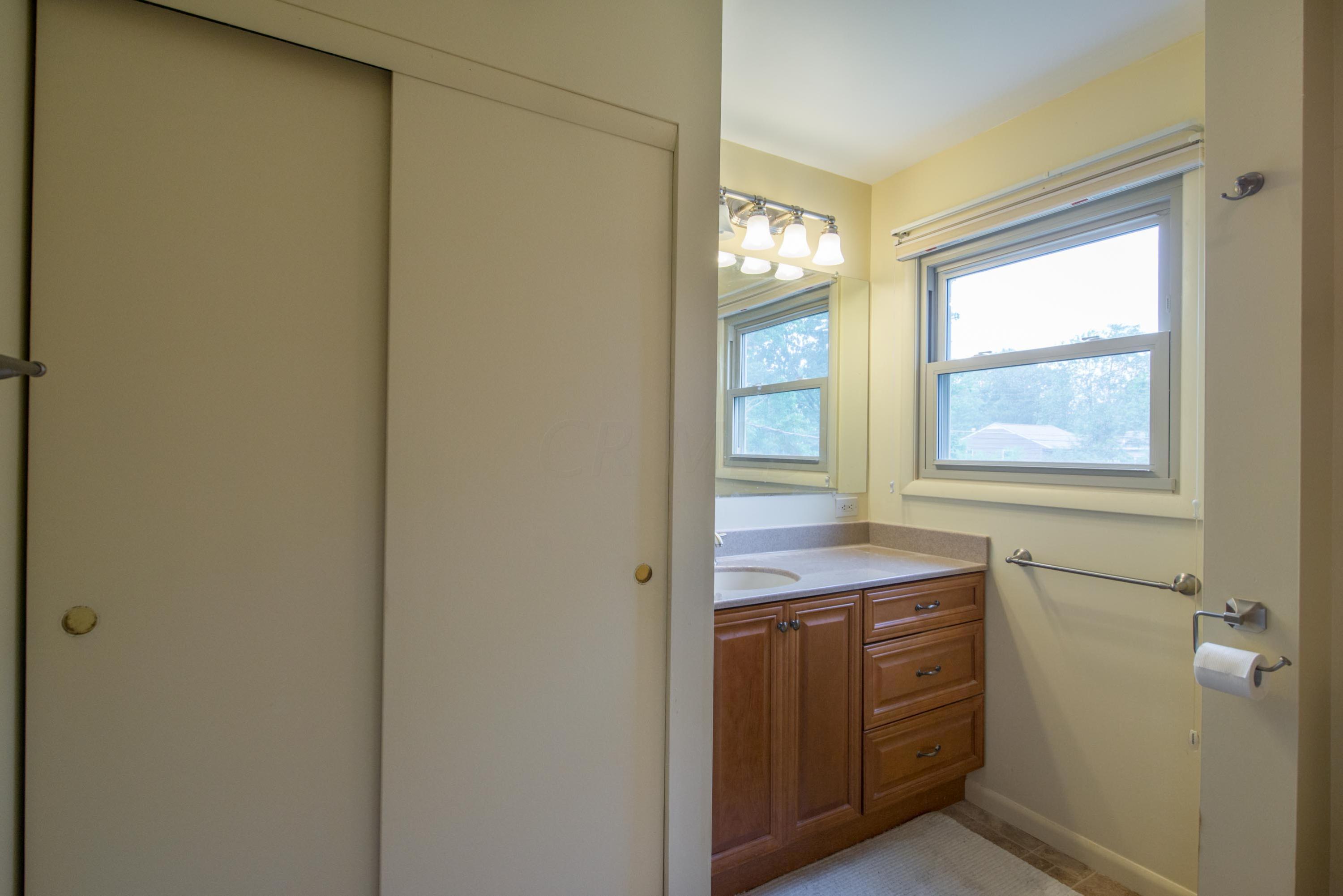 1088 Bernard Road Columbus, OH 43221 - Photo 21 of 36 Gallery Image 21