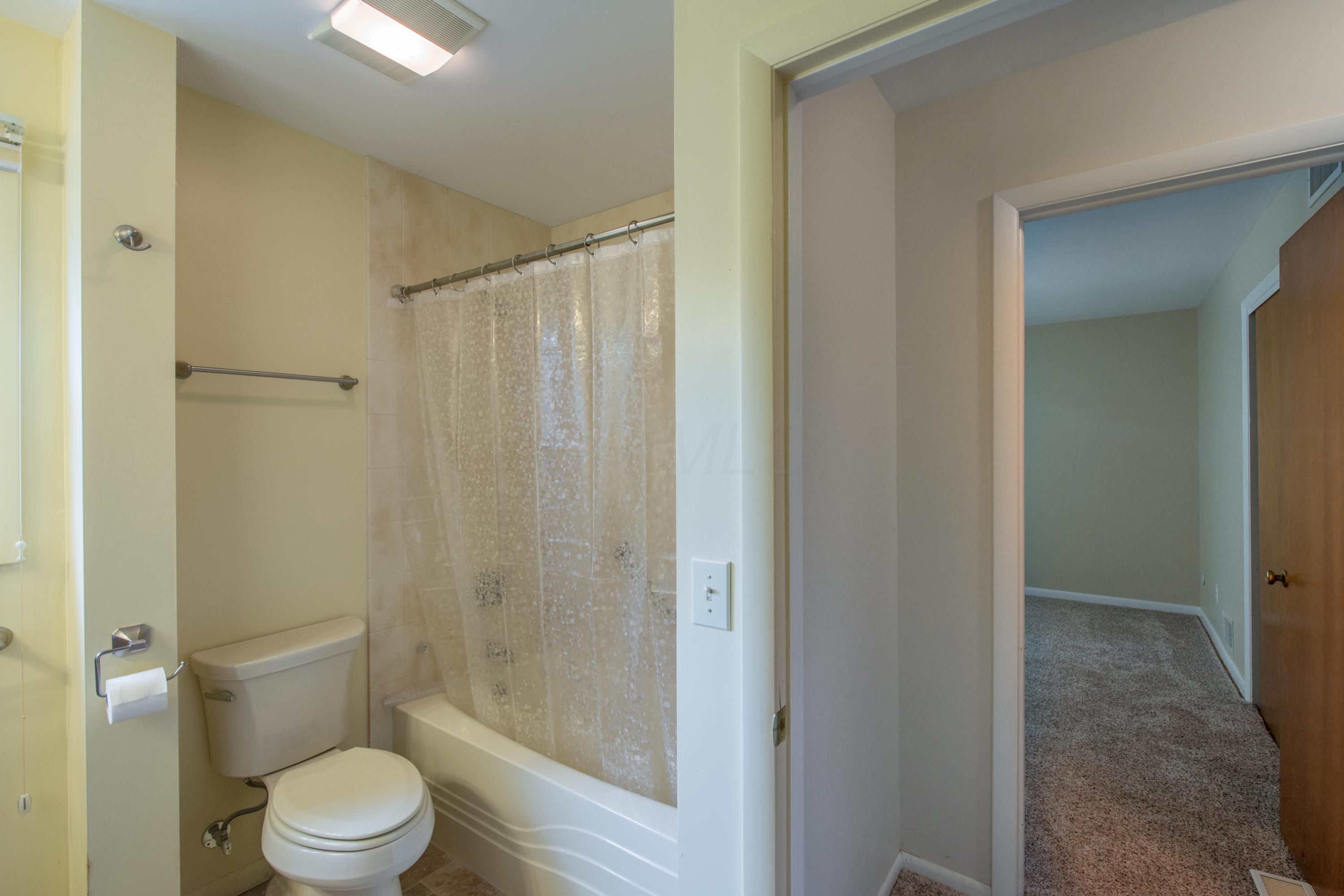 1088 Bernard Road Columbus, OH 43221 - Photo 22 of 36 Gallery Image 22