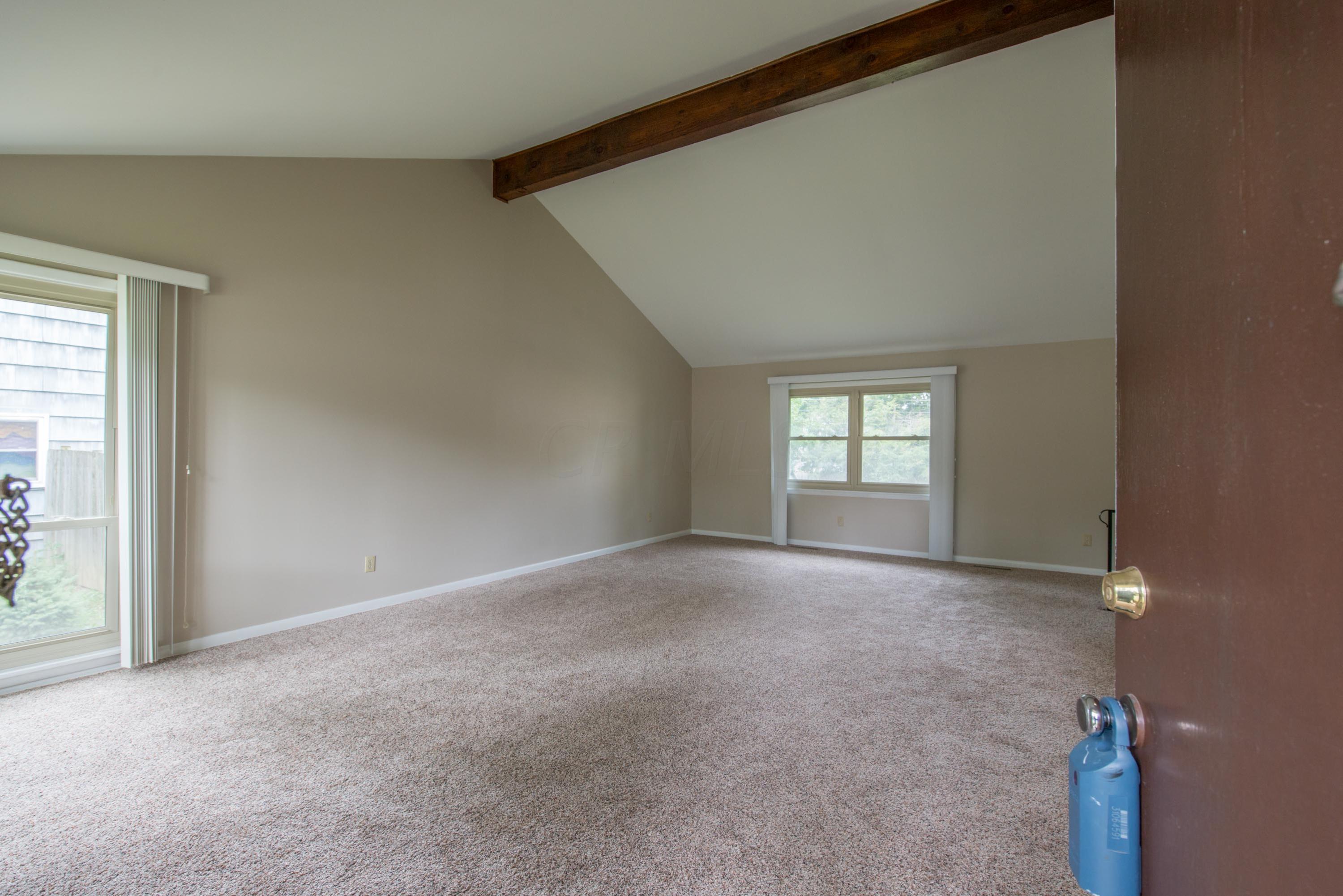1088 Bernard Road Columbus, OH 43221 - Photo 3 of 36 Gallery Image 3